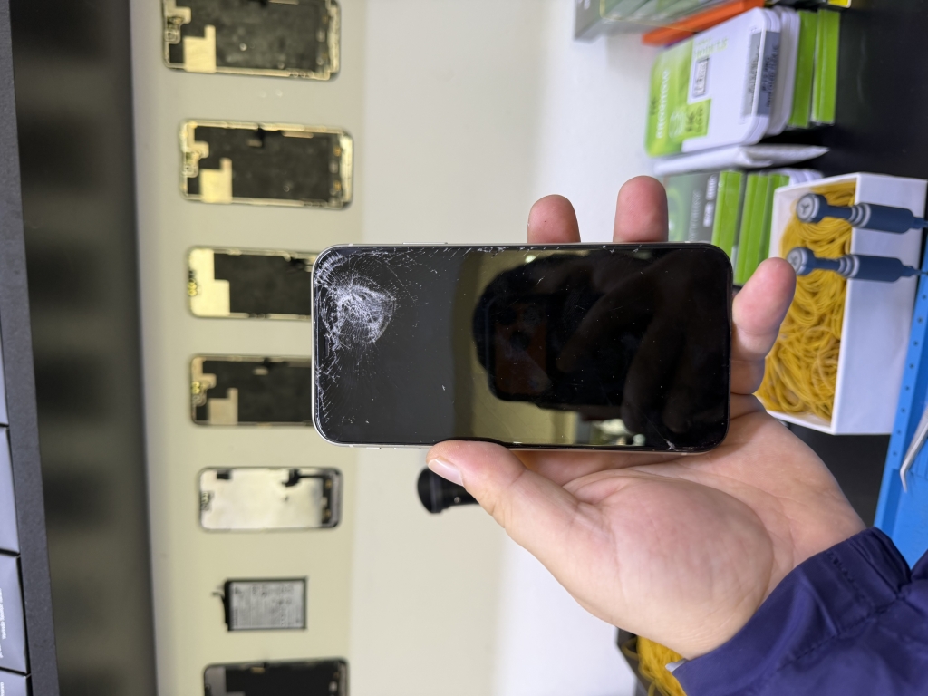 iPhone 13 Pro Ekran Değişimi Antalya 